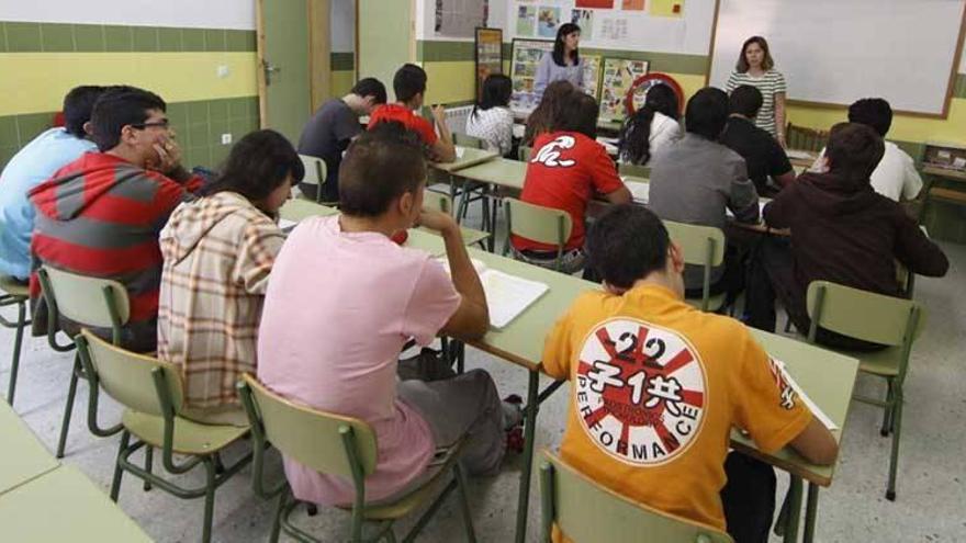 La Junta suprimirá al final 36 plazas de maestros, pero aumentará la plantilla de Secundaria