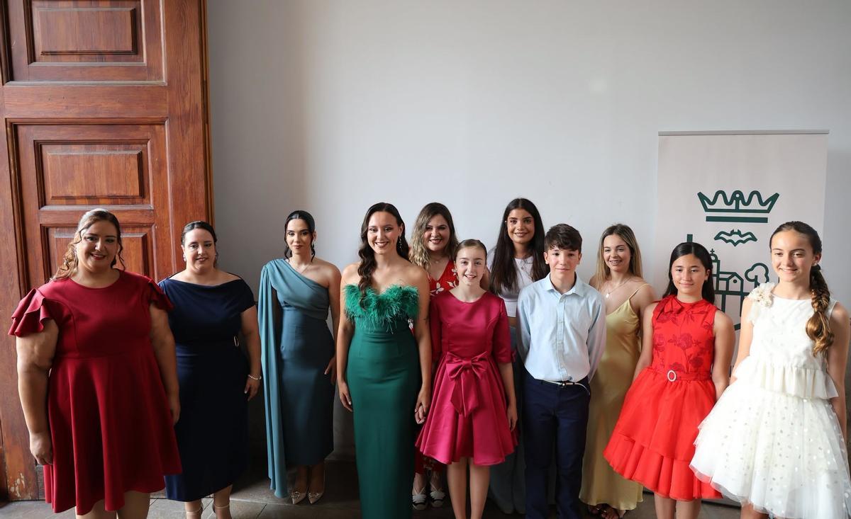 Las máximas representantes con sus Cortes de Honor.