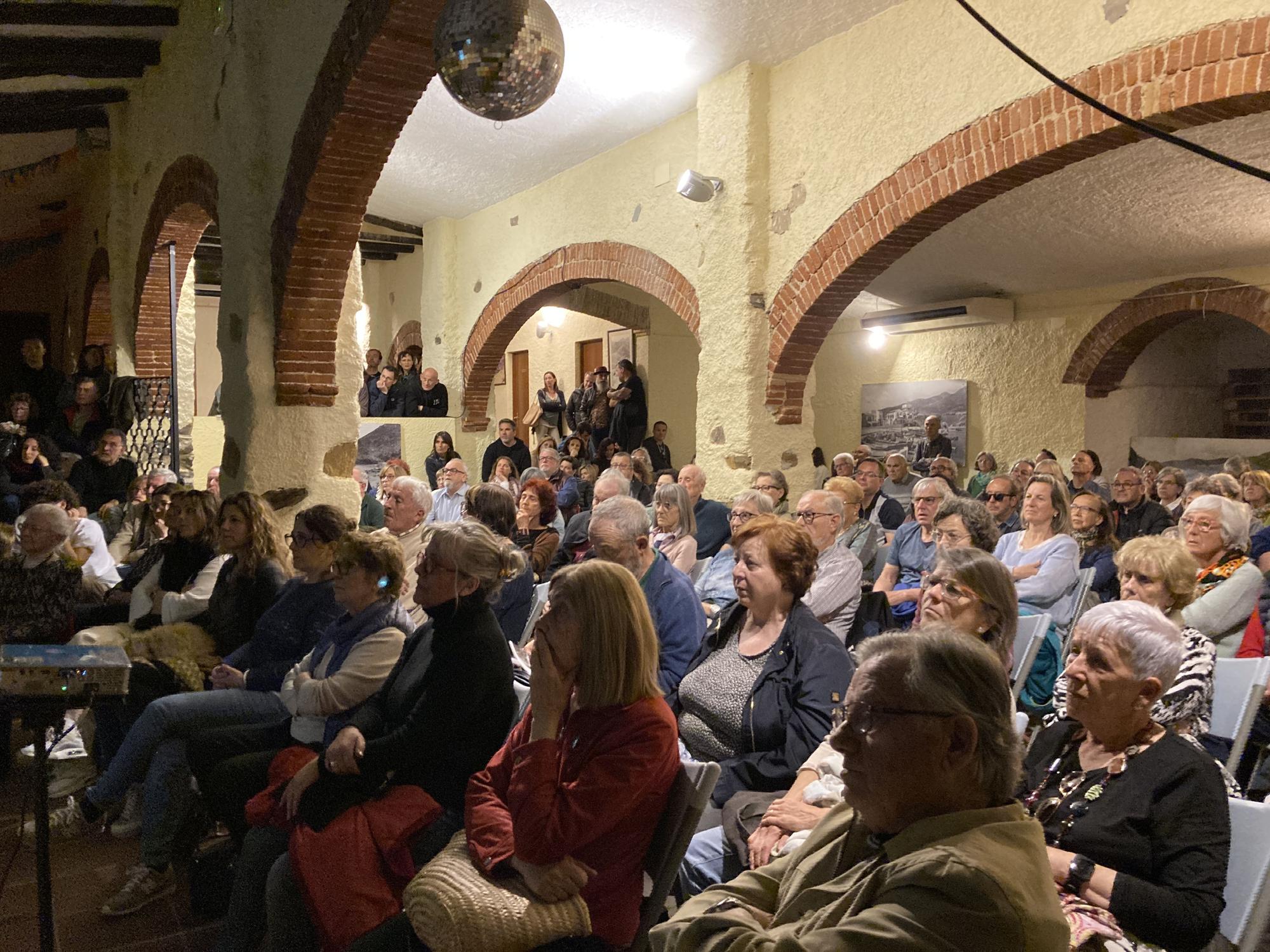 La presentació del llibre «Colera desapareguda» provoca una gran expectació