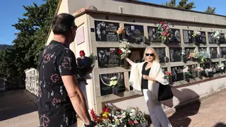 La visita sorpresa desde Miami a la tumba de Camilo Sesto en su cumpleaños