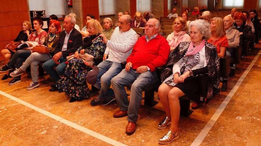 Público asistente a la charla coloquio de Club FARO. // Fotografías: J. Lores