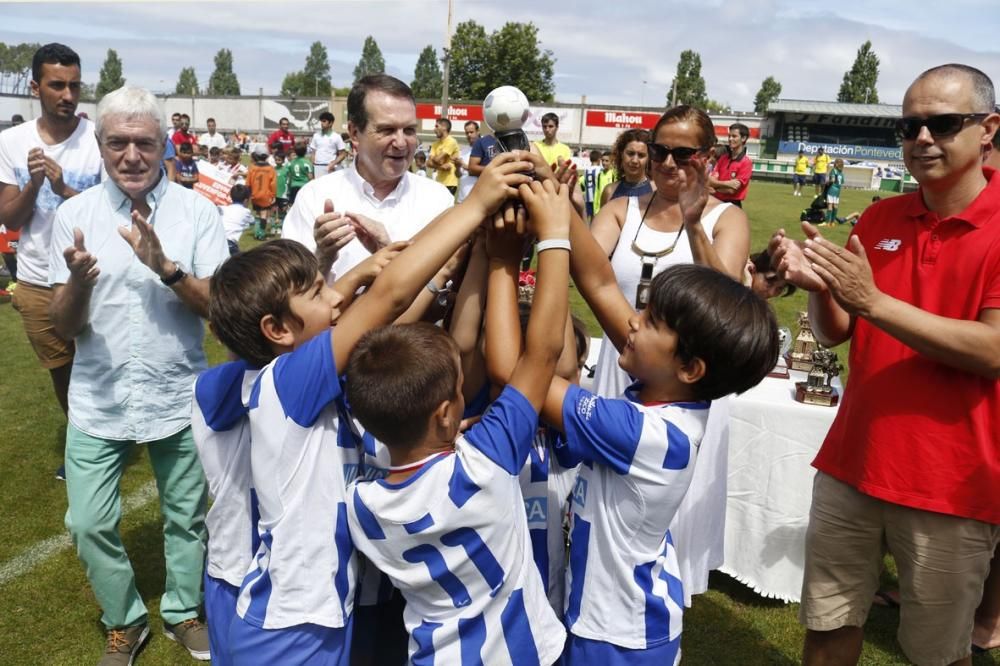 Los campeones de la Vigo Cup recogen sus trofeos