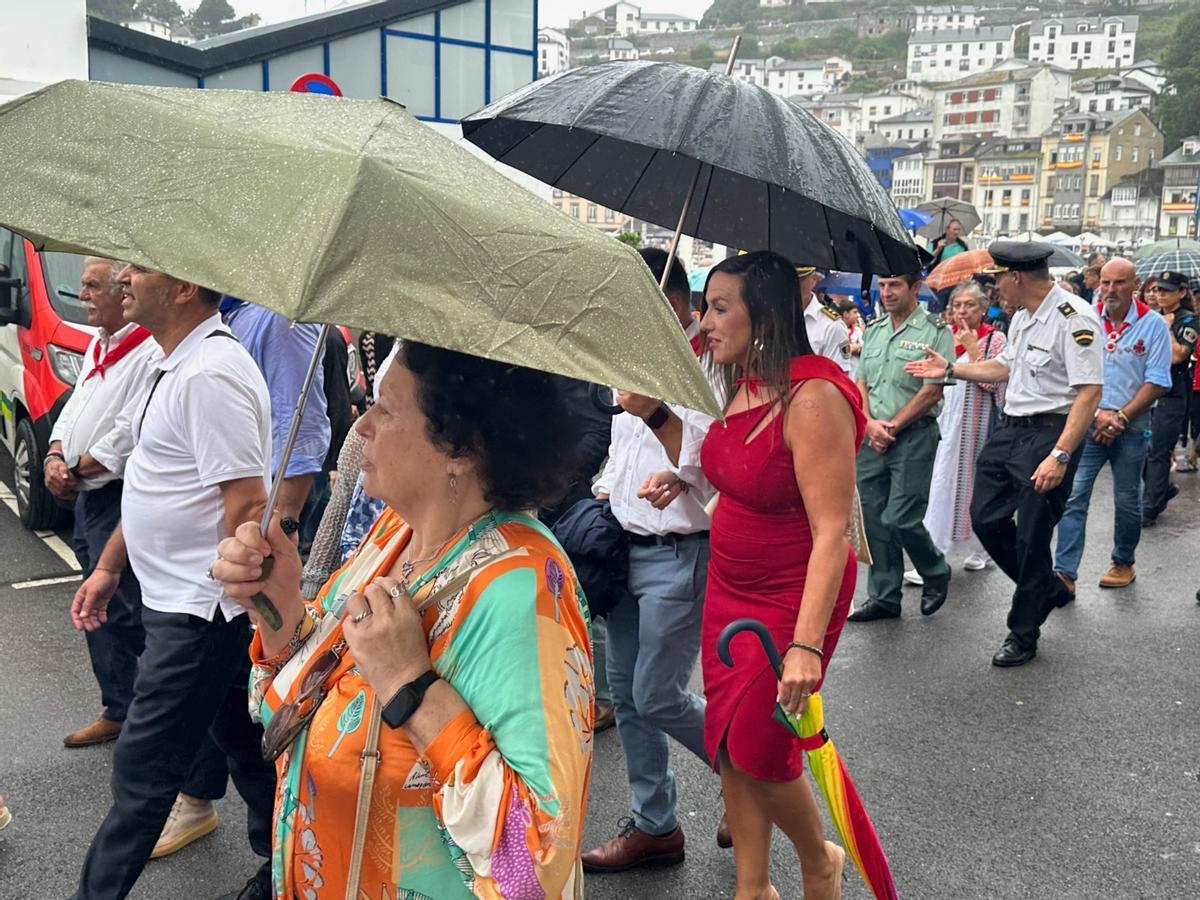 Las fiestas del Rosario de Luarca: emoción y alegría bajo la lluvia