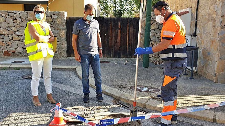 El alcalde, Robert Raga, en una inspección de aguas.