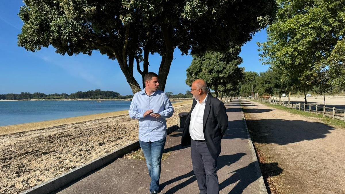 El subdelegado con el alcalde en la zona de los trabajos.