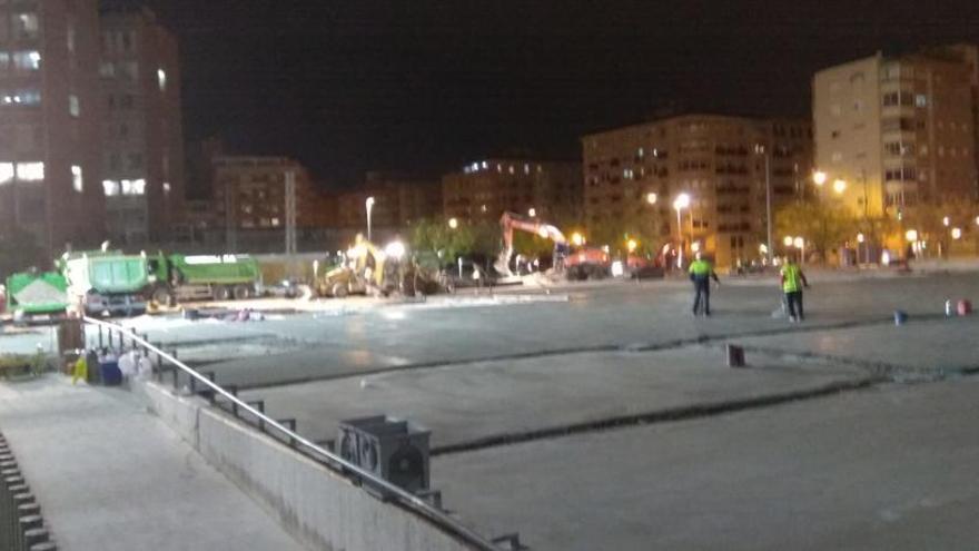 Trabajos, anoche, en el hospital de campaña de Alicante.