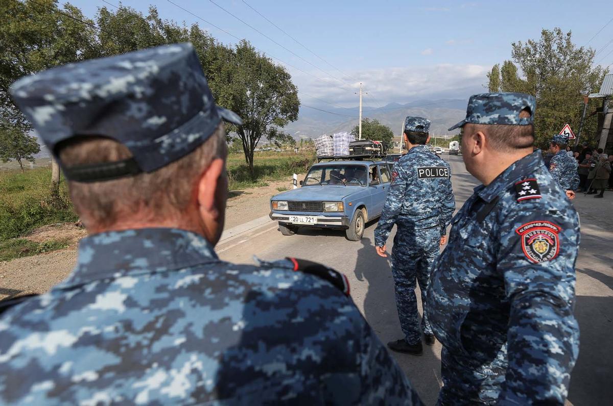 Los refugiados de Alto Karabaj llegan a Kornidzor