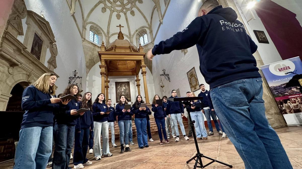 Ensayo de uno de los coros.