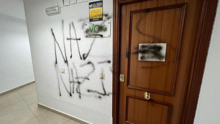 La sede de Vox en Cáceres aparece con pintadas de &quot;nazis&quot;