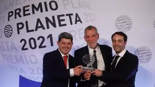 La misteriosa Carmen Mola gana el Planeta, y resulta que eran tres hombres