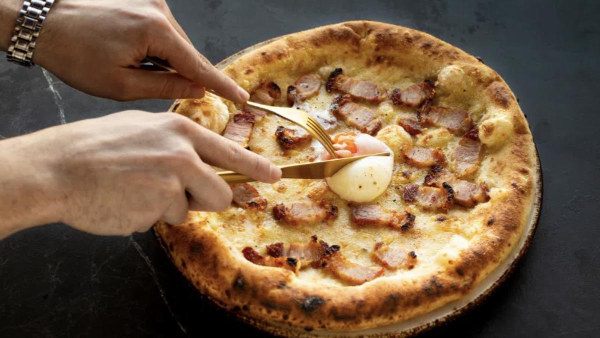 Torreznos en una pizza: la idea ha sido de Ditaly.