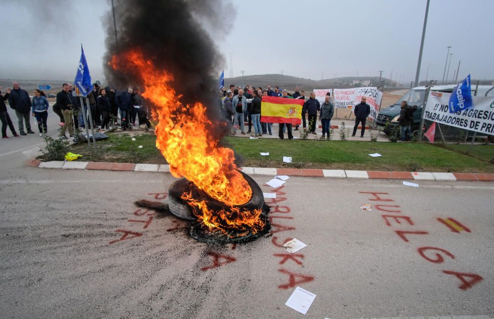 Protesta de los funcionarios de prisiones en la cárcel de Villena