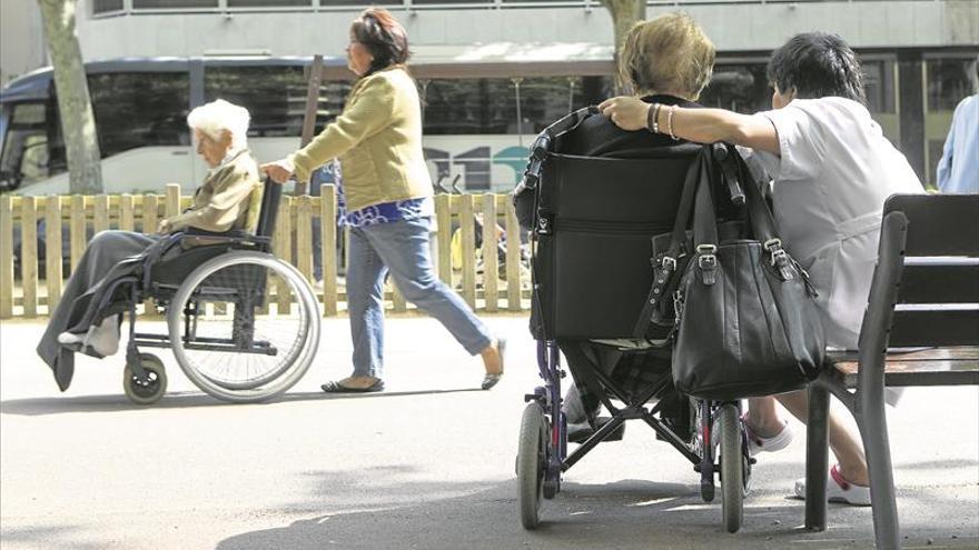 3.000 cuidadoras de personas dependientes volverán a cotizar