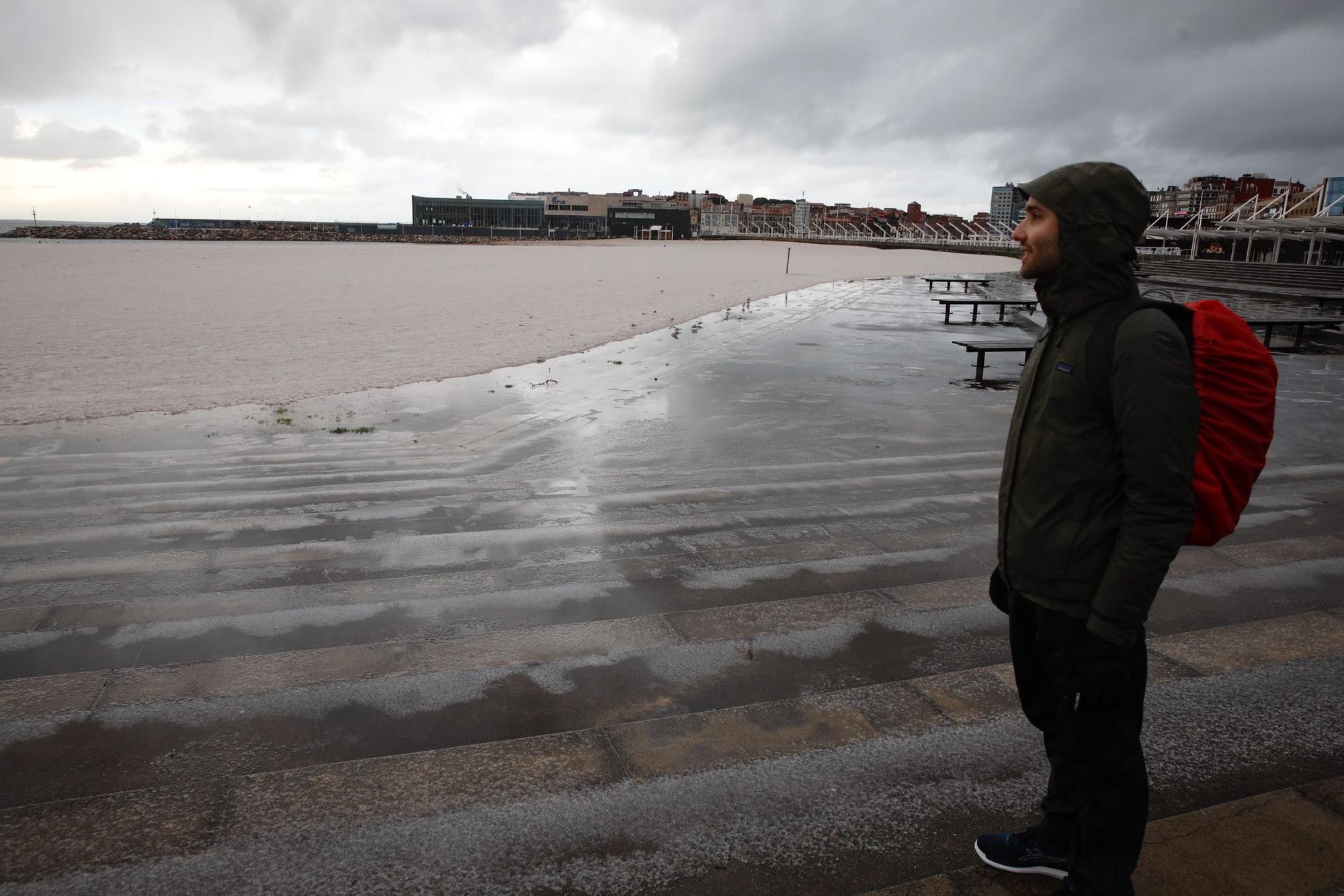 Las imágenes del temporal en Gijón.