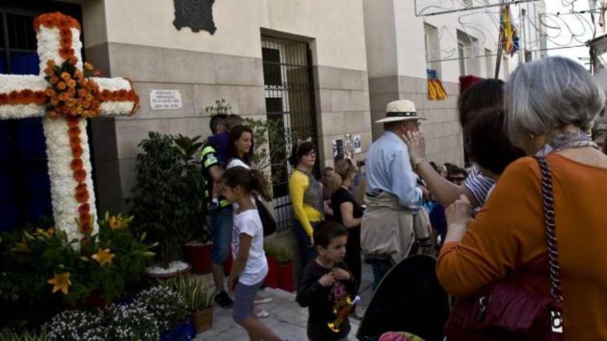 Las cruces de mayo y las calles engalanadas tuvieron ayer el reconocimiento del jurado.