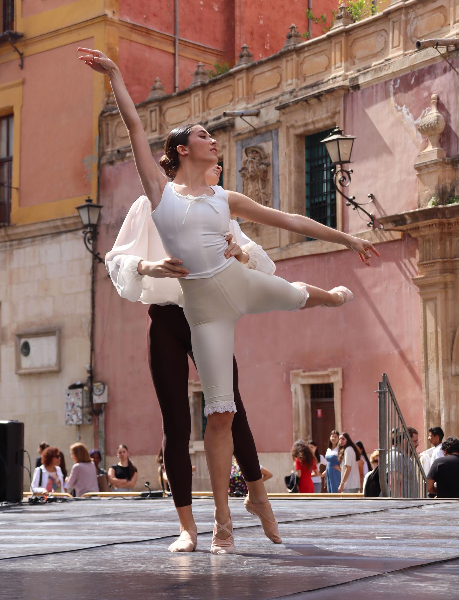 Exhibición de danza en la plaza Belluga de Murcia