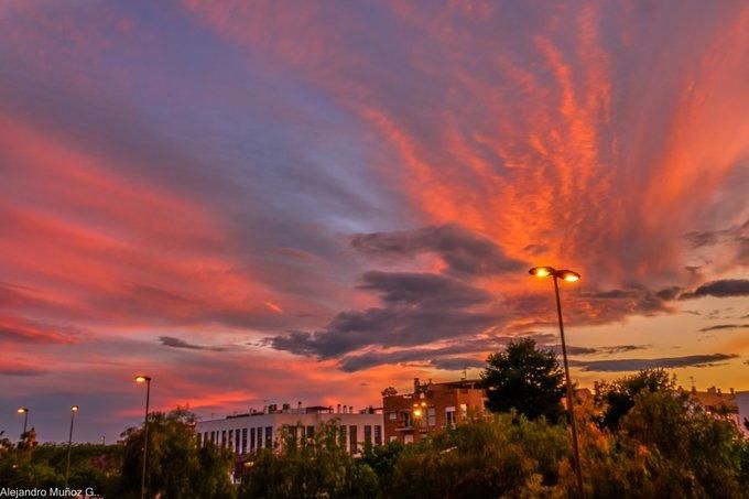 Los cielos de rojo intenso registrados esta mañana en Massamagrell.