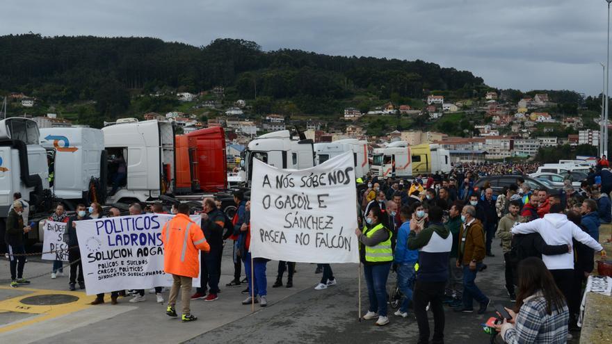 La flota de bajura levanta el amarre y vuelve al mar... hasta el martes