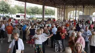 Las personas mayores celebran su guateque de Sant Donís