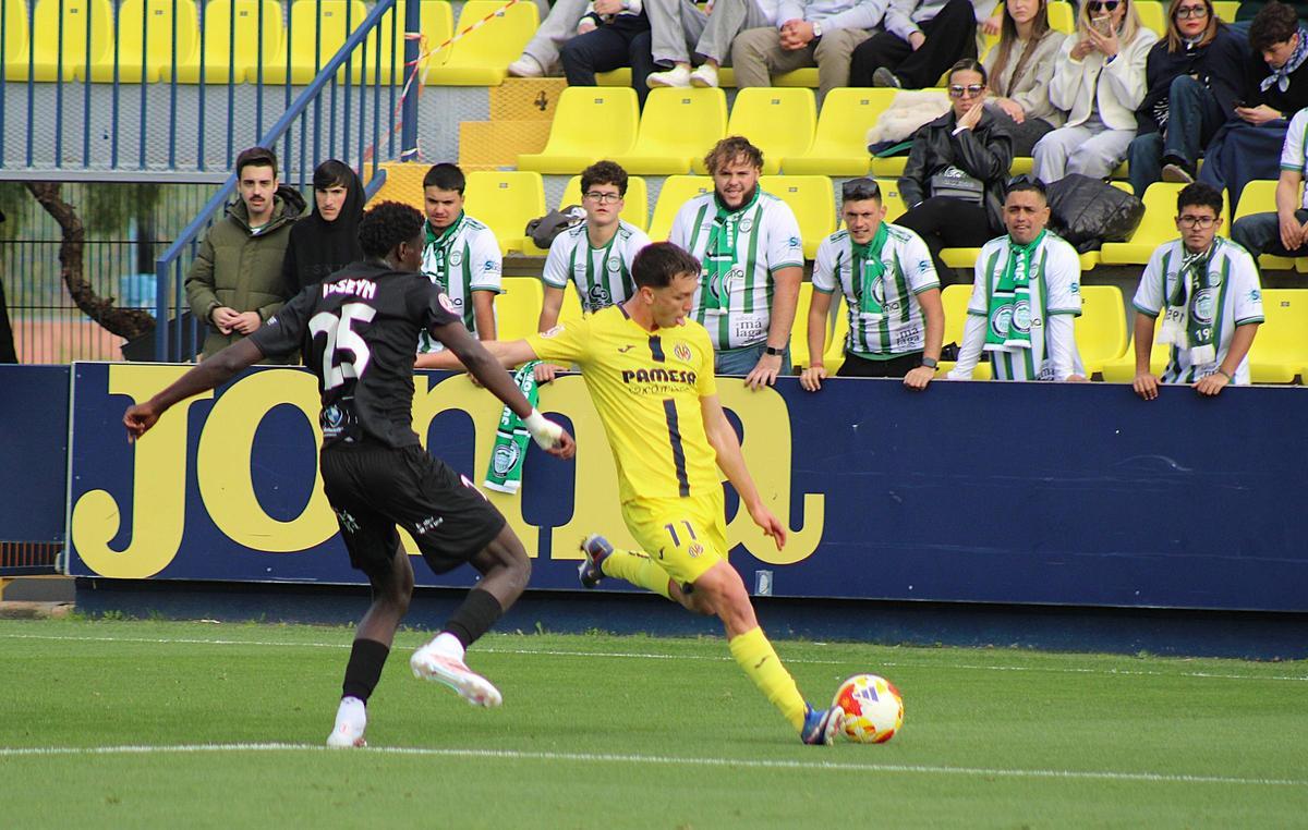 Hugo López, extremo murciano, el sábado durante el artido contra el Juventut Torremolinos.