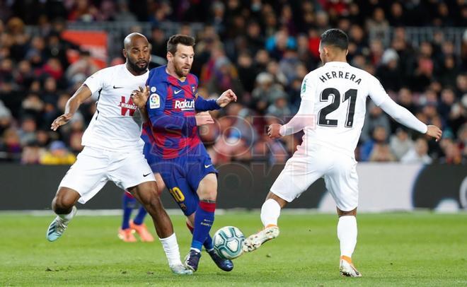 Las imágenes del partido entre el FC Barcelona y el Granada de LaLiga Santander disputado en el Camp Nou, Barcelona.