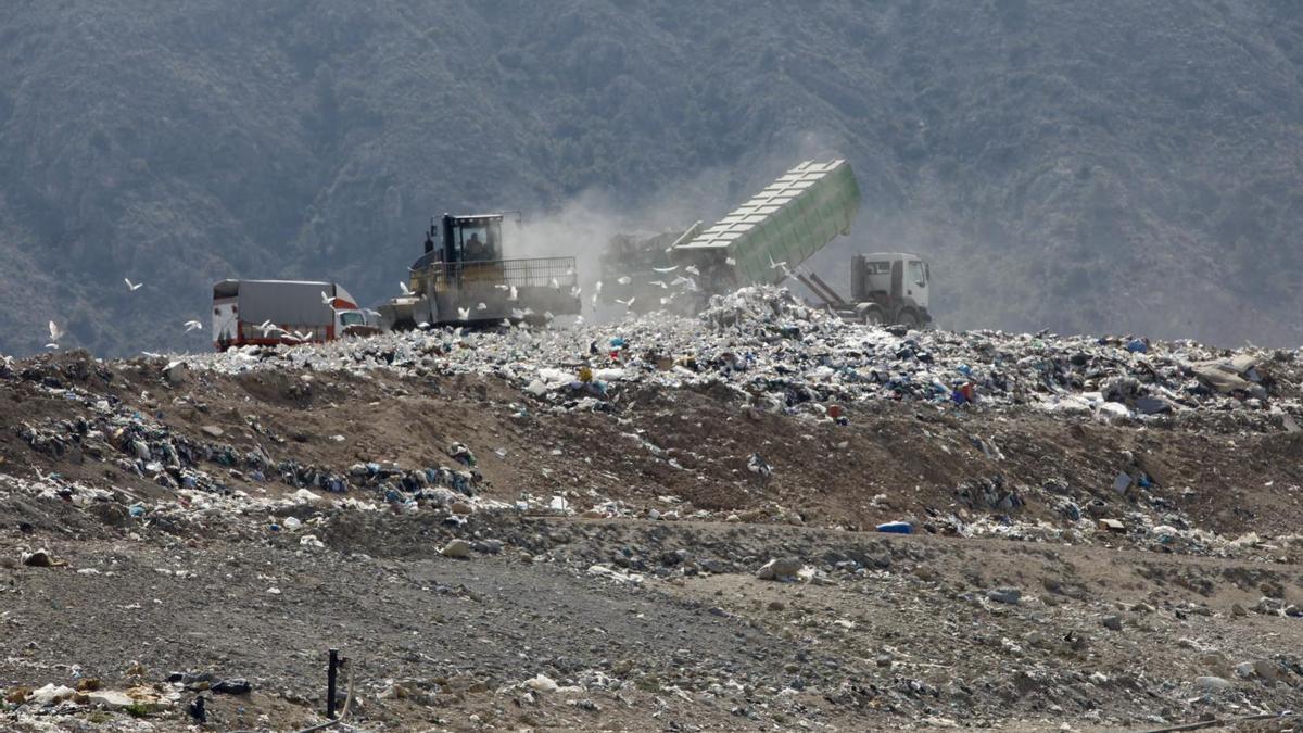 Los vertederos siguen asumiendo demasiados residuos