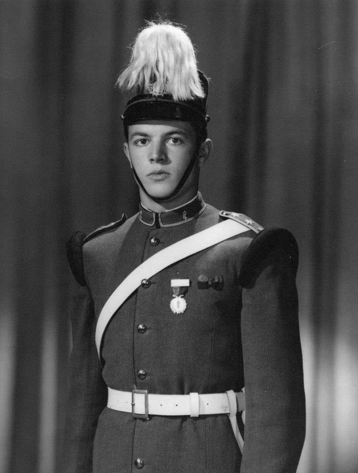 Manuel Durán recién licenciado de la Academia Militar