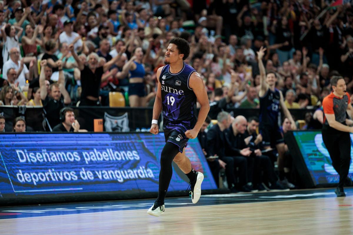 Melwin Pantzar celebra un triple que fue clave en los últimos minutos.