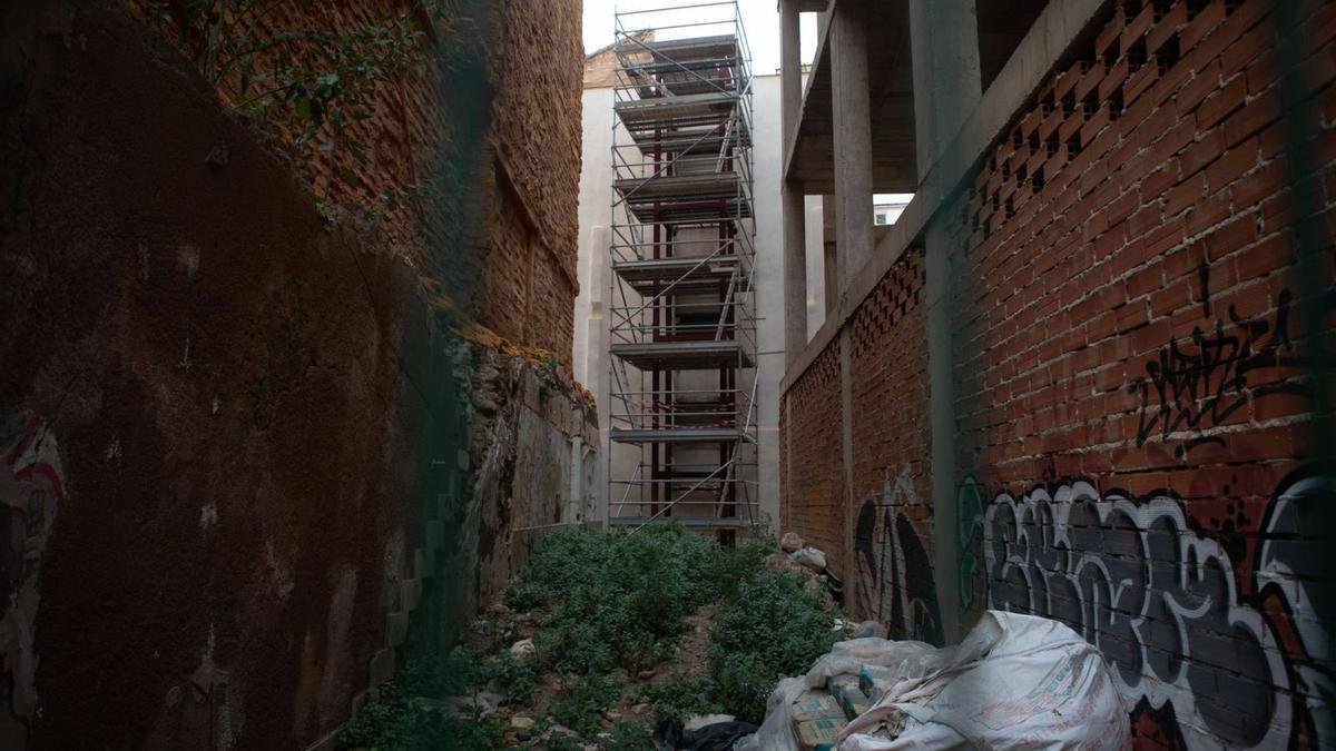 La instalación de la estructura del ascensor ya está terminada.