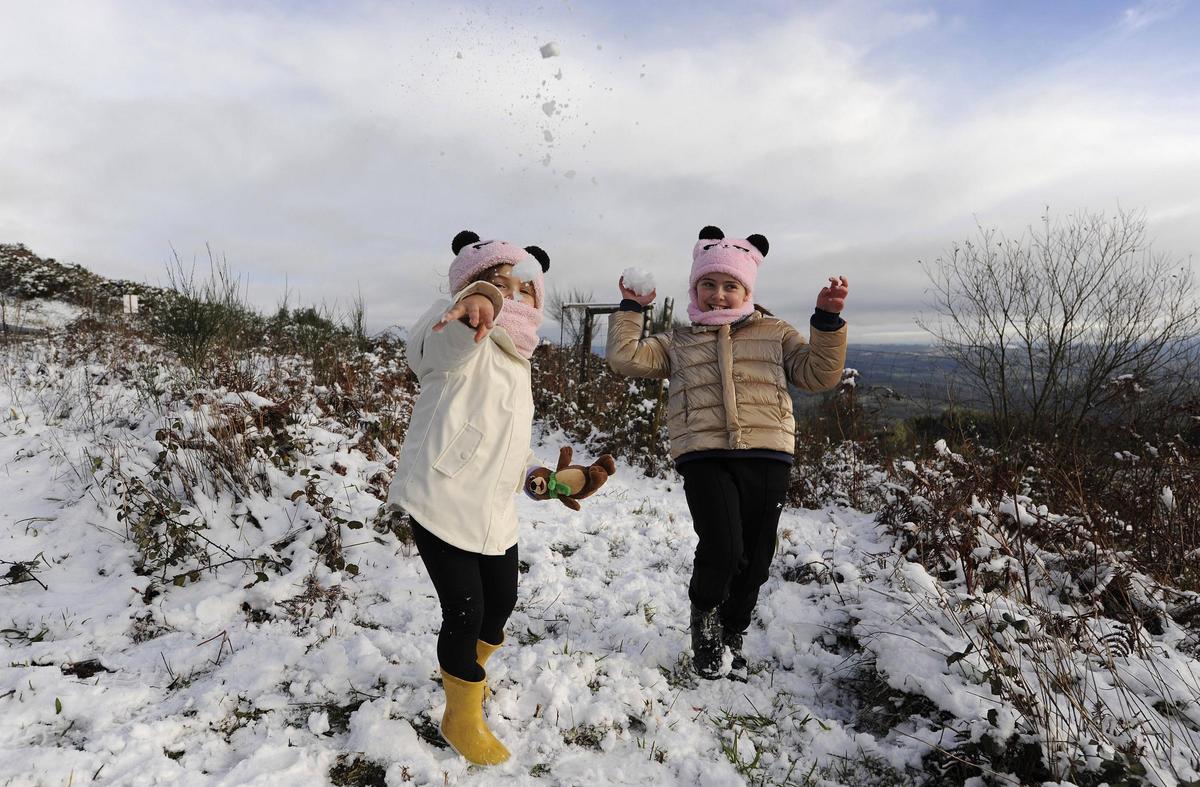 Nieva en las cúspides de Galicia