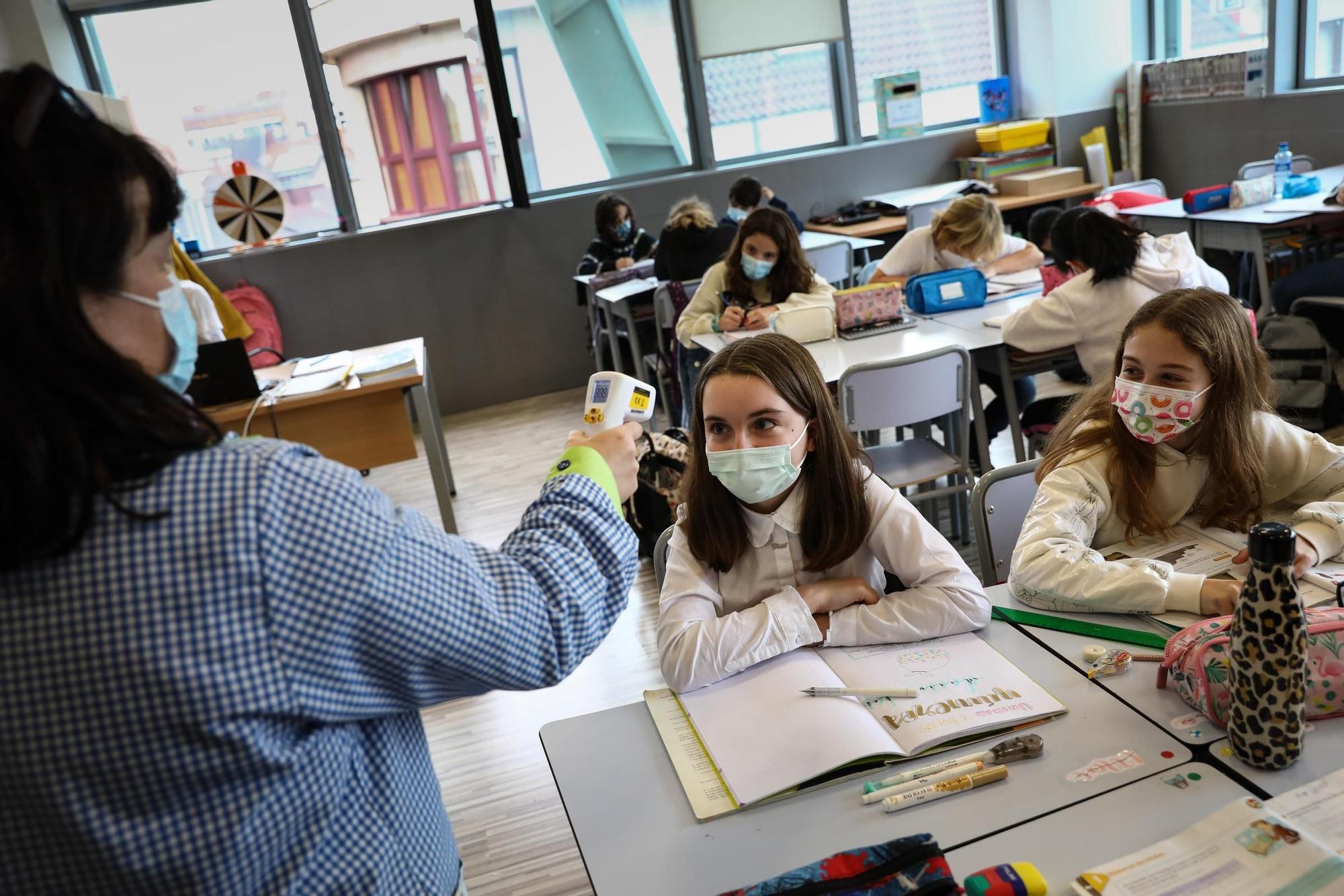 Los escolares asturianos vuelven a las aulas tras las vacaciones de Navidad