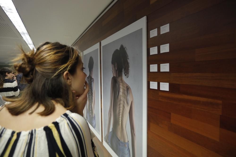 Exposición sobre 'bodypainting' en la Facultat de Medicina