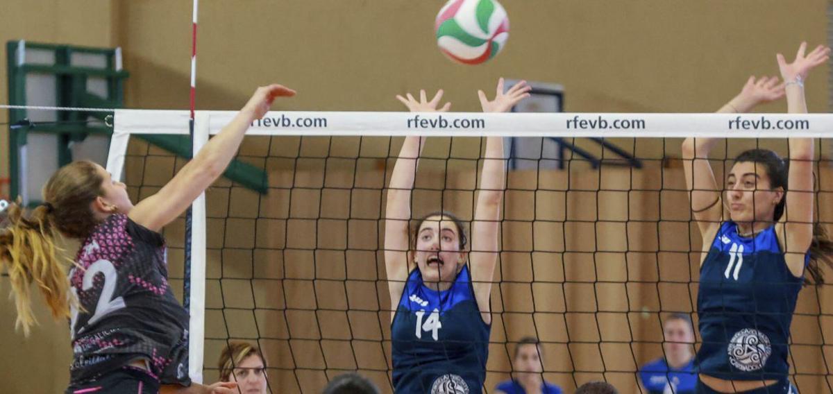 Cambados fue una fiesta del voleibol con la fase final autonómica femenina | IÑAKI ABELLA