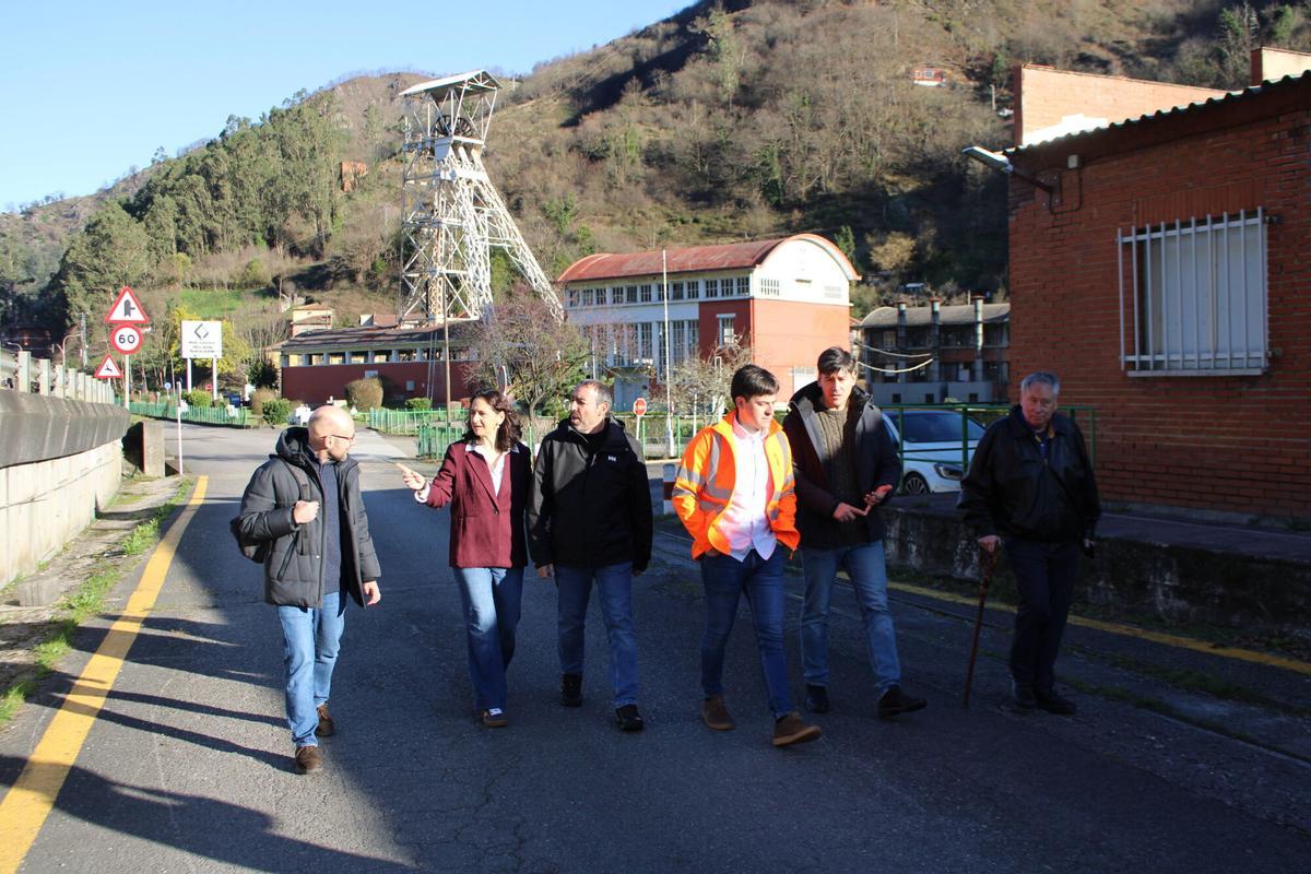 EN IMÁGENES: Visita del exdirectivo de la NASA a las minerías del pozo Santiago para hablar sobre el futuro laboratorio que podría recrear las condiciones de vida en la Luna