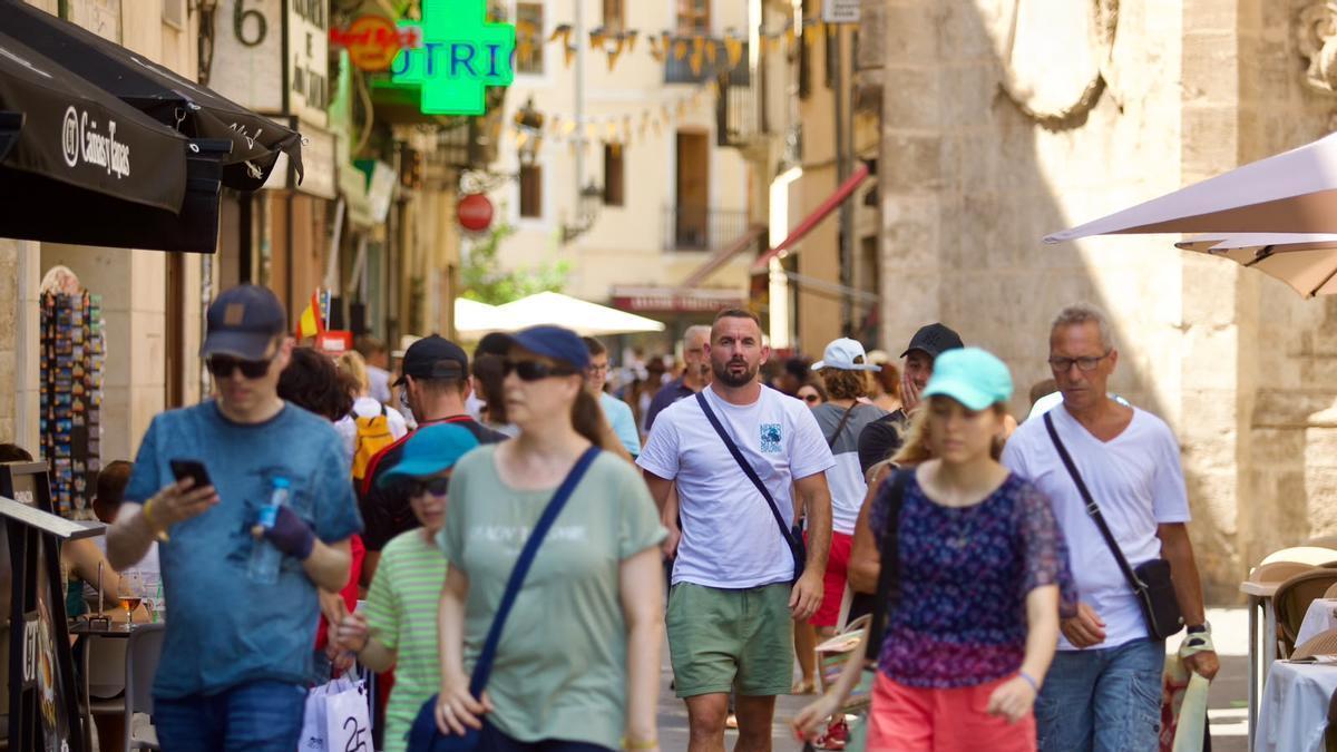 El centro de València, ayer, atestado de visitantes