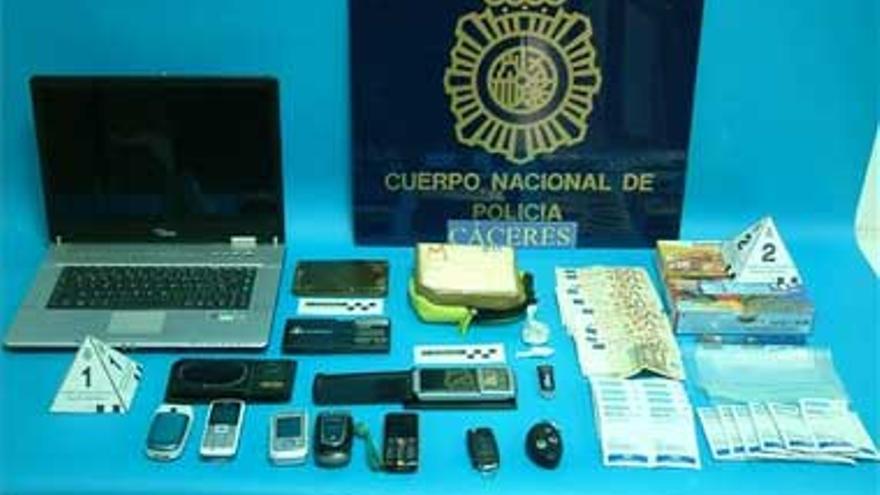 La Policía de Cáceres intercepta un alijo de 25.000 dosis de cocaína y detiene a 4 personas