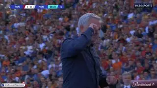 Mourinho vuelve a las andadas: le expulsan y manda a llorar al banquillo rival