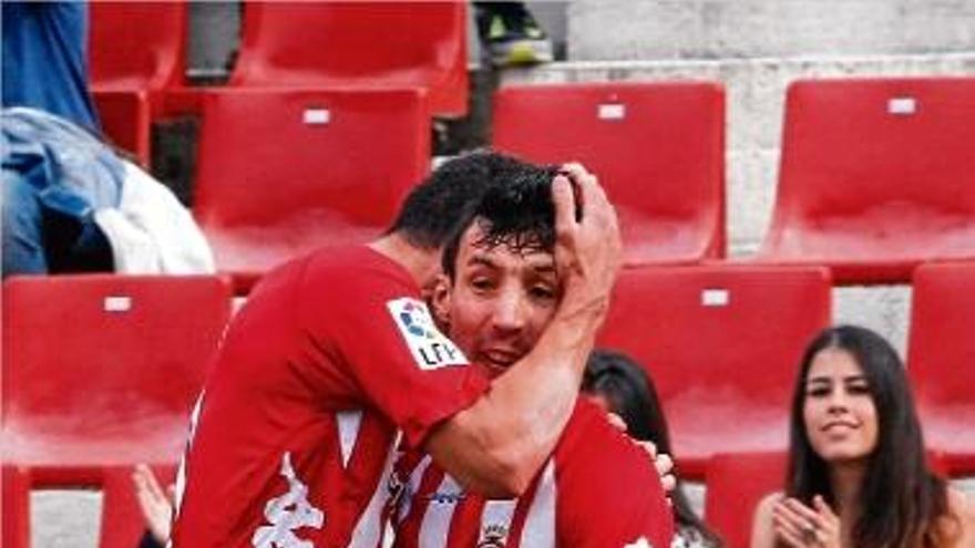 Sandaza i Mata celebren un gol marcat al Leganés.