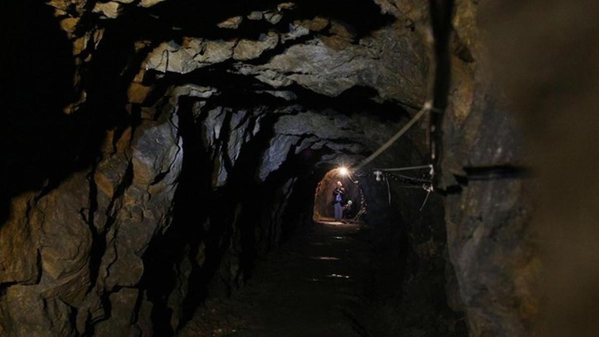 Vista del interior de uno de los túneles bajo Walbrzych construido por los nazis como parte de un sistema gigante de túneles subterráneos.