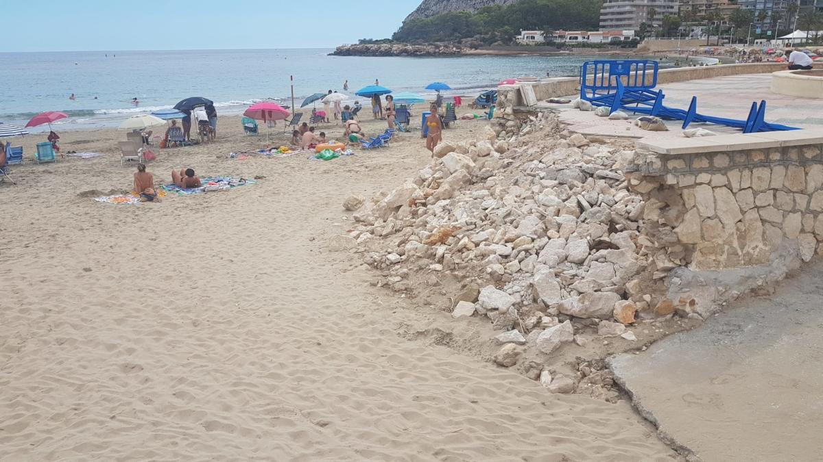 Costas reanuda las obras de reconstrucción de los accesos a la playa de la Fossa de Calp