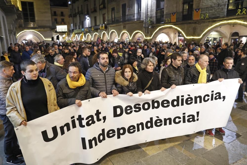 Manifestació a Girona en contra de la decisió de la JEC d'inhabilitar Torra