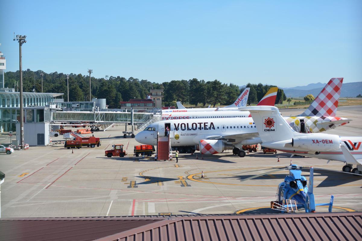 Aviones de Air Europa, Iberia y Volotea en el aeropuerto de Vigo