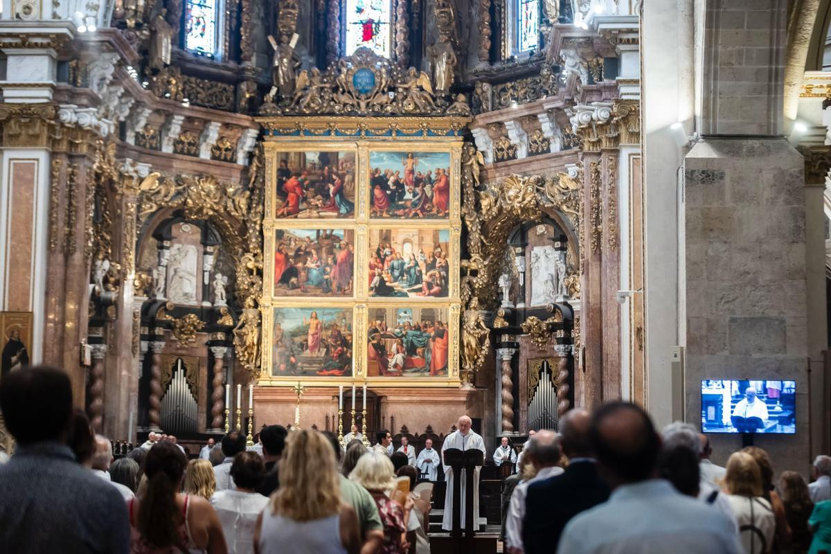 El arzobispo Enrique Benavent preside en Valencia la misa por el 750 aniversario de la muerte de Jaume I