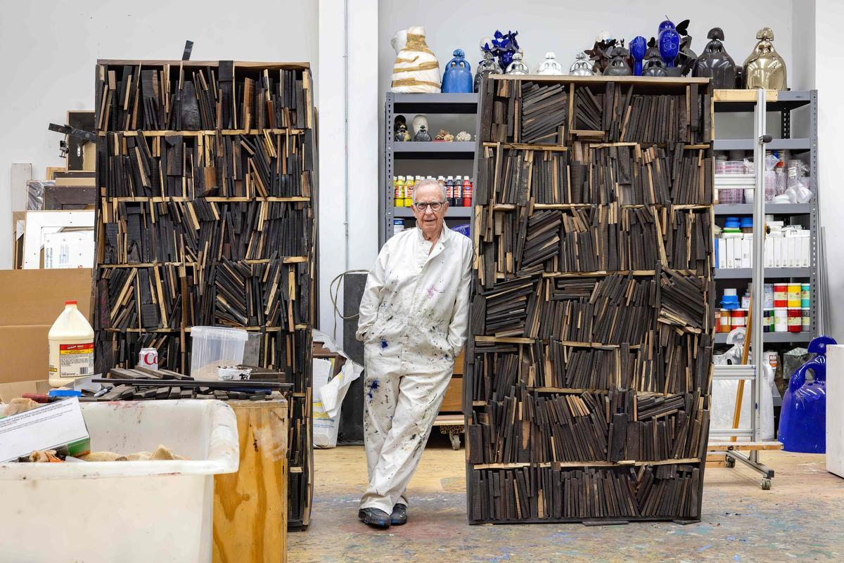 Manolo Valdés inaugura en Londres la exposición 'The Library'.