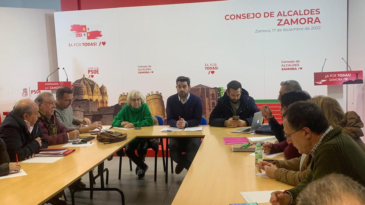 Renión del comité provincial del PSOE de Zamora en su sede de Ángel Nieto.