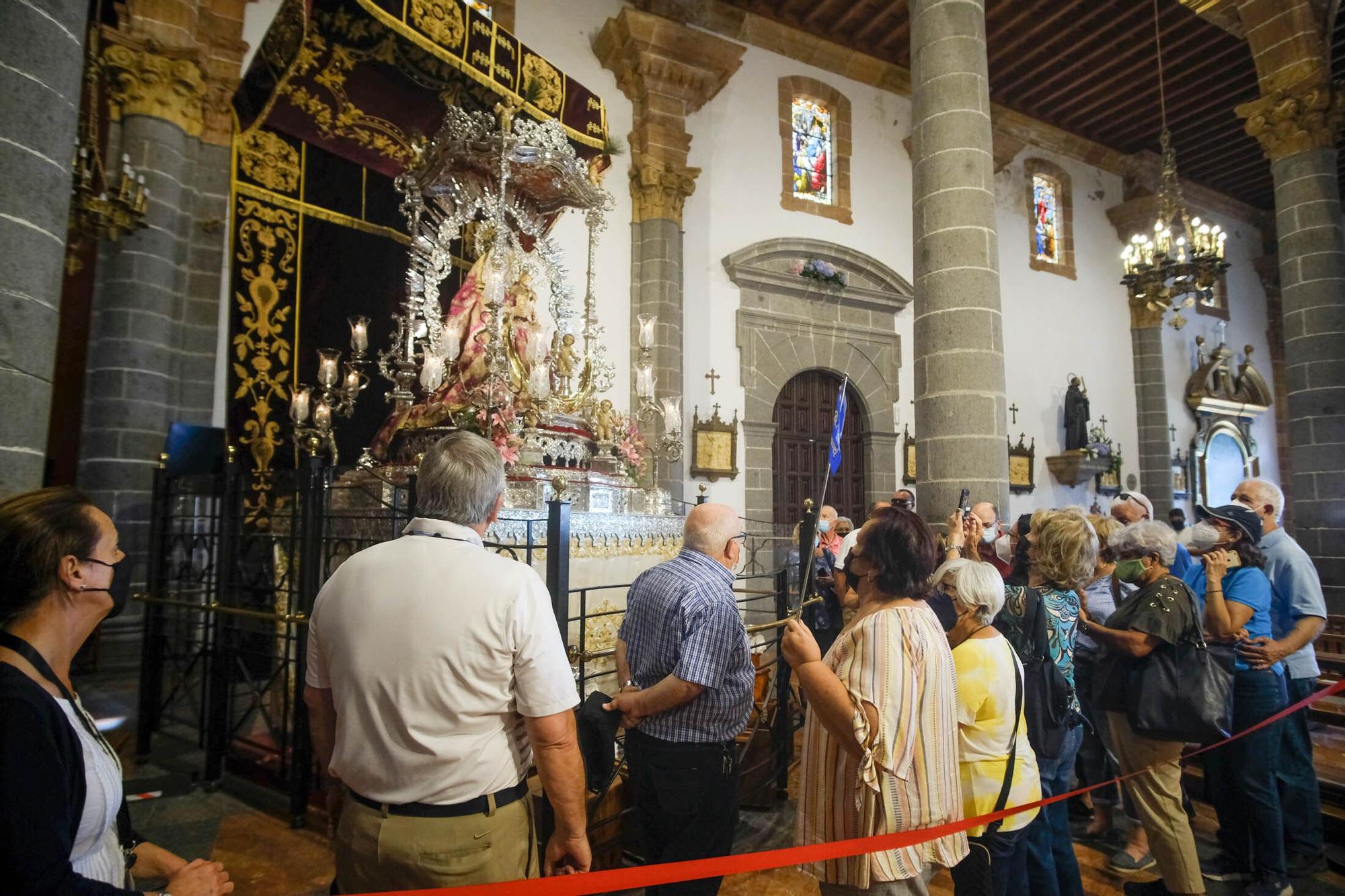 Ofrenda simbólica de los ayuntamientos de Gran Canaria a la Virgen del Pino (07/09/2021)