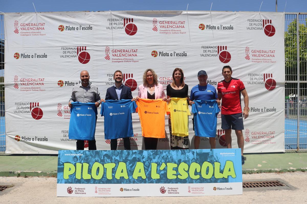 Els regidors de Benidorm Francisco Muñoz i Javier Jordà, i les regidores Ángela Zaragozí i Maite Moreno, en la Trobada.