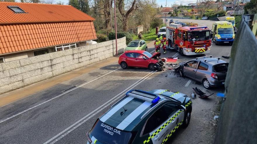 Excarcelan a un conductor tras una colisión frontal en Vigo