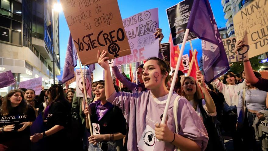 Manifestación 8M: la Región de Murcia se tiñe de violeta