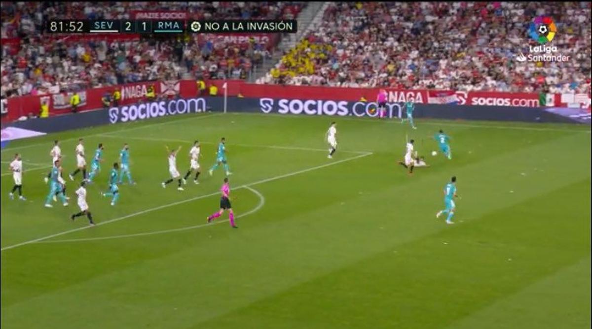 Falta de Carvajal a Oliver Torres en el empate del Sevilla-Madrid Falta de Carvajal a Oliver Torres en el empate del Sevilla-Madrid